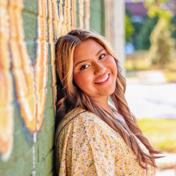 Meet your Posher, Alyanna - Picture 1 of 1